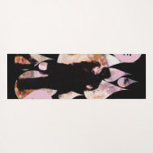 Under Umbrella: Romantic Couple Kissing in Rain ヨガマット (裏面(横))