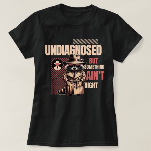 Undiagnosed Raccoon DetectiveSomething Ain't Right Tシャツ (デザイン正面)