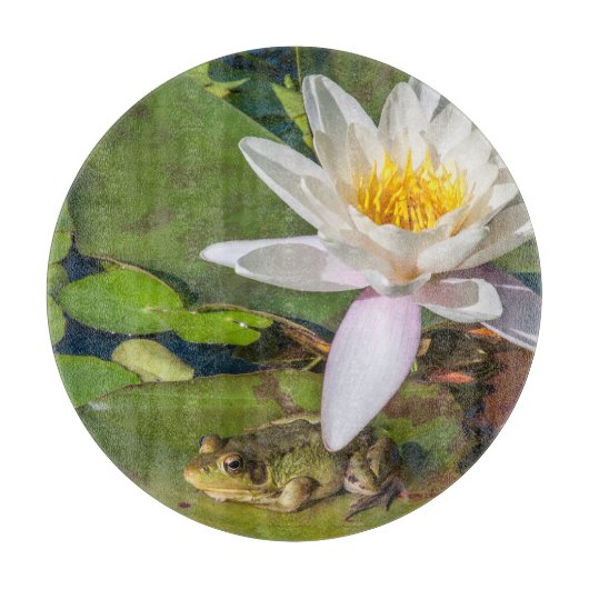 Une grenouille sous une fleur de nénuphar カッティングボード (正面)