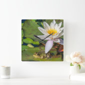 Une grenouille sous une fleur de nénuphar スクエア壁時計 (ホーム)