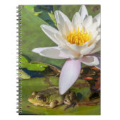 Une grenouille sous une fleur de nénuphar ノートブック (正面)