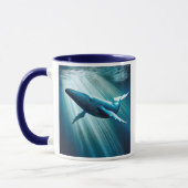 Une magnifique baleine bleue nage majestueuse. マグカップ (左)