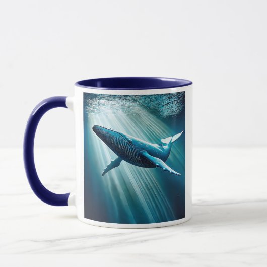 Une magnifique baleine bleue nage majestueuse. マグカップ (左)
