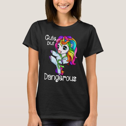 Unicorn Cute But Dangerous Funny Karate Taekwondo_ Tシャツ (正面)