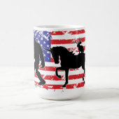 Unicorn, Jackalope, Bigfoot and the American Flag コーヒーマグカップ (中央)
