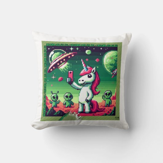 Unicorn UFO Selfie: Square Land (Pixel Art) #1 クッション (正面)