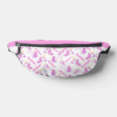 Unicornsピンク紫の名パーソナライズされた前 ファニーパック (レイダウン)