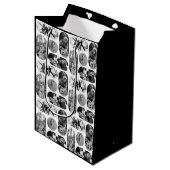 Unique Black & White Photo Collage ミディアムペーパーバッグ (正面アングル)