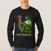 Unit Secretary Love St Patricks Day Gnome Leopard  Tシャツ (正面)