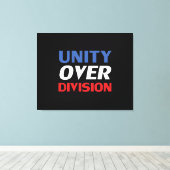 Unity over Division – 赤、白、青、黒 キャンバスプリント (インサイチュ (ウッドフロア))