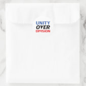 "Unity over Division"青い赤い白黒 ラウンドシール (バッグ)