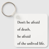 Unlived Life – ミニマルタイポグラフィデザイン キーホルダー (正面)