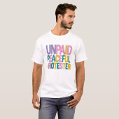 Unpaid Peaceful Protester Funny Retro Typography  Tシャツ (正面フル)