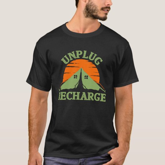 Unplug Recharge Love Camping Tシャツ (正面)