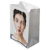 Upload Your Funny Face Photo Selfie ミディアムペーパーバッグ (裏面アングル)