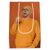 Upload Your Funny Photo Selfie Party  ミディアムペーパーバッグ (裏面)