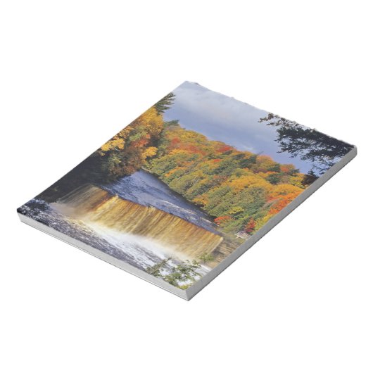 Upper Tahquamenonの秋は秋にミシガン州UPで ノートパッド (回転)
