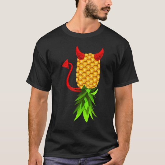 Upside Down Pineapple Swinger  Hot Sexy Tシャツ (正面)