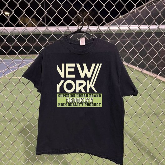 Urban atlhetic varsity Brooklyn New York Tシャツ