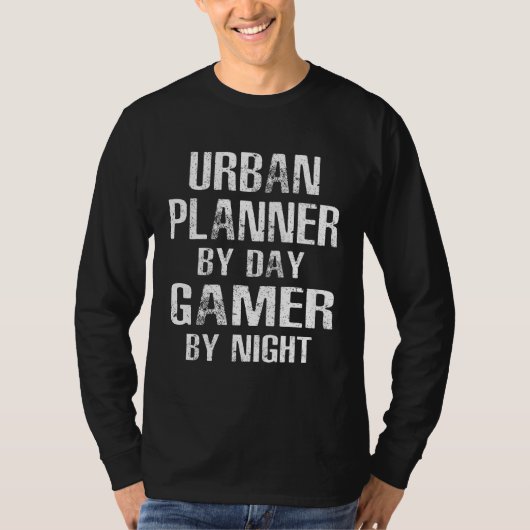 Urban Planner Gamer By Night Tシャツ (正面)