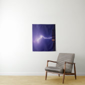 Urban Power Surge - Dynamic Lightning Bolt Over Ci タペストリー (インサイチュ)