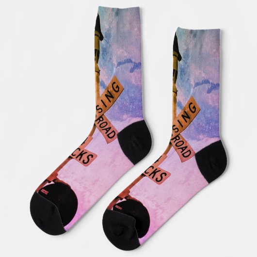 Urban Rustic Cityscape Waiting Crow Crew Socks ソックス (左)