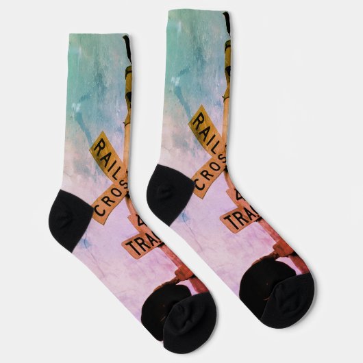 Urban Rustic Cityscape Waiting Crow Crew Socks ソックス (右)