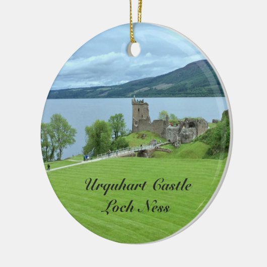 Urquhartの城のネス湖スコットランドの景色の写真 セラミックオーナメント (左)