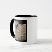 Urukからの楔形の原稿が付いているタブレット、 マグカップ (正面左)