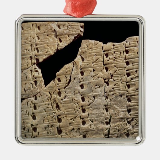 Urukからの楔形の原稿が付いているタブレット、 メタルオーナメント (正面)