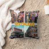 USニューオーリンズ – バーボン通り – マルディグラ –  クッション (ブランケット)