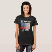 US American citizen 2023 with flag for new citizen Tシャツ (正面フル)