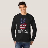 US American Flag and Patriotic Peace Sign of Hand  Tシャツ (正面フル)