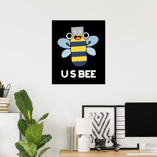 US Bee おもしろい USB Technical Pun Dark BG ポスター (ホームオフィス)