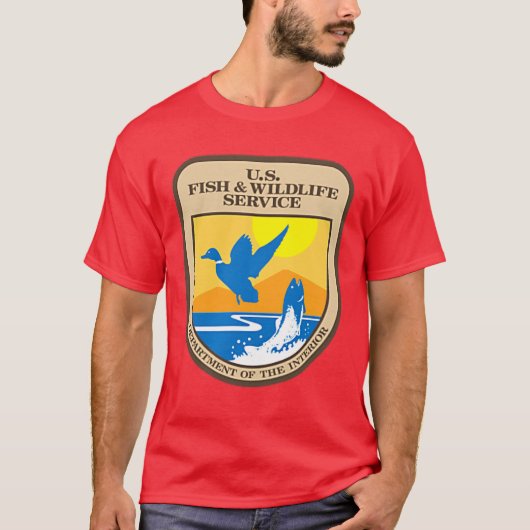 US Fish Wildlife Service Wild Game Fishing Hunting Tシャツ (正面)