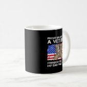 Us Flag Proud Daughter Of A Veteran US Military Ve コーヒーマグカップ (正面右)