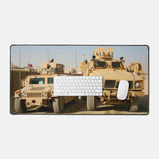 US HMMWV VS MRAP VEHICLE デスクマット (キーボード&マウス)