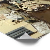 US Marines prepare to fire a howitzer 2 ポスター (角)