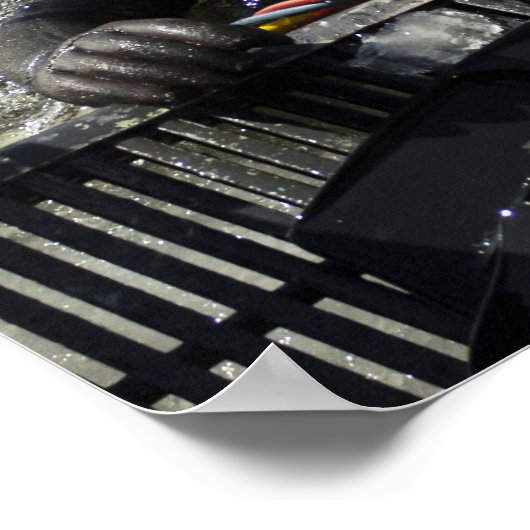 US Navy Diver gets ready to start his dive ポスター (角)