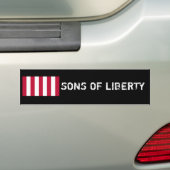 US_Sons_OfLiberty_9Stripes_Flagの自由の息子 バンパーステッカー (車上)