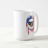 USAの国旗とアメリカのハクトウワシ グランジ コーヒーマグカップ (正面右)