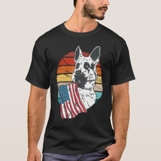 USAの旗を持つヴィンテージのジャーマンシェパードドッグ アメリカ Tシャツ