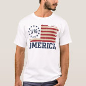 USA建国250周年 ヴィンテージ1776 アメリカ ディストressedフラグ Tシャツ (正面)