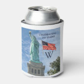 USA 250 American Flag Statue of Liberty Monogram  缶クーラー (缶正面)
