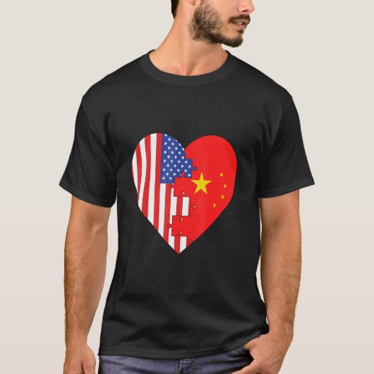 USA and China Flags Heart Tシャツ (正面)