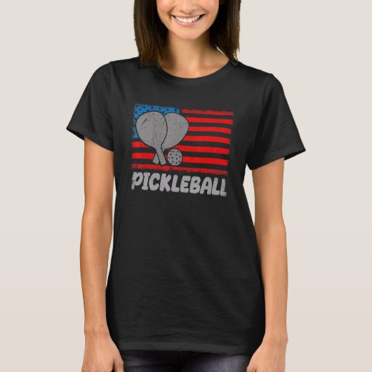 USA Flag Pickleball Shirt Paddle Pickleball Player Tシャツ (正面)