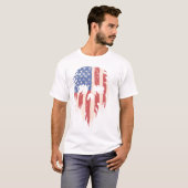 USA Flag Skull Beard | Distressed Patriotic Design Tシャツ (正面フル)