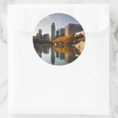 USA, Nebraska, Omaha, Gene Leahy Mall, Skyline ラウンドシール (バッグ)