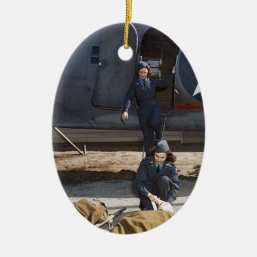 USAAFフライトナースと気に負傷用メディア セラミックオーナメント (正面)