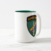 USACAPOC (A)特別なopsの民事の退役軍人の獣医 ツートーンマグカップ (正面右)